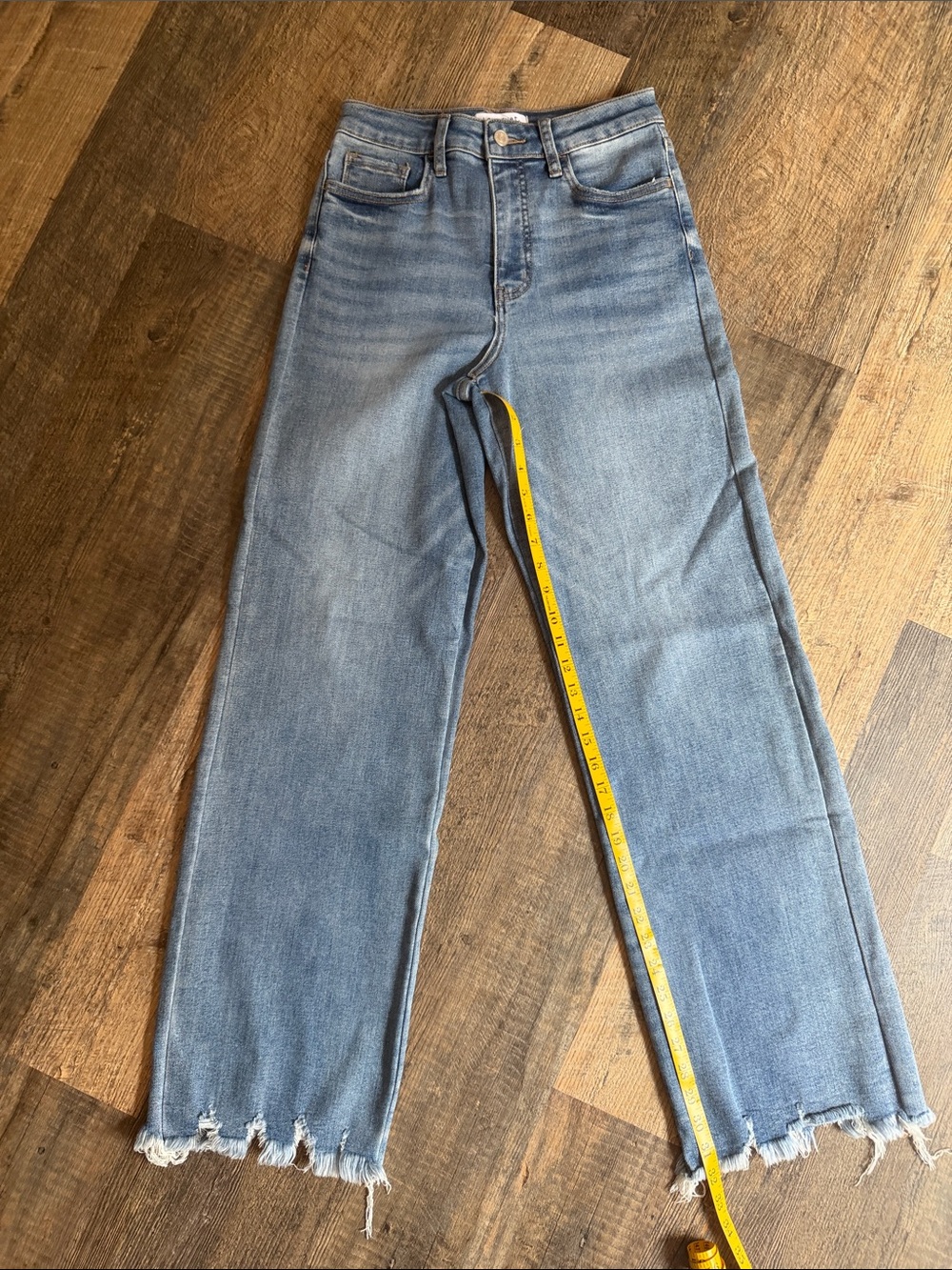 Lovervet Straight-Leg Light Blue Women’s Jeans with Raw Hem 3/26